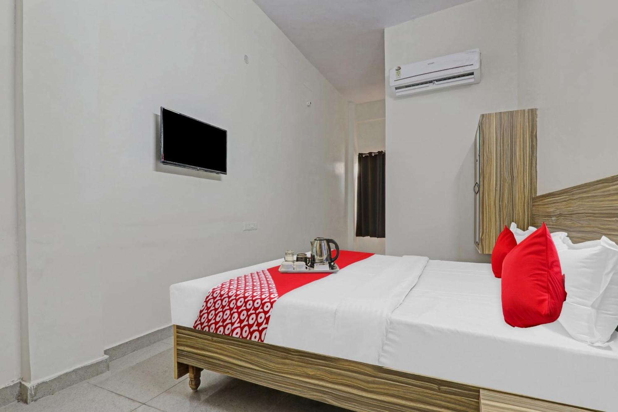 Flagship Jn Rooms And Banquet Gonda Exteriör bild